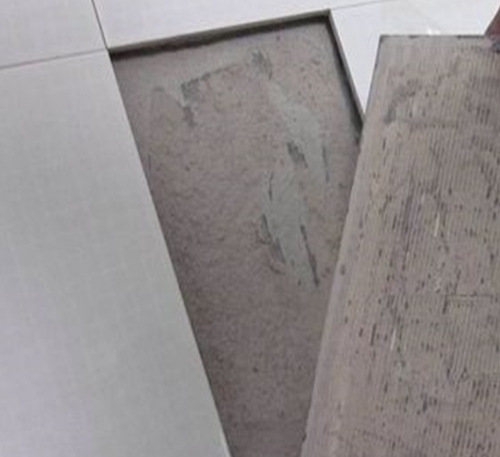 天河瓷砖空鼓维修公司分享瓷砖铺贴时如果打浆（即涂抹在瓷砖背面和基层上的砂浆或瓷砖胶）过少，会带来以下问题